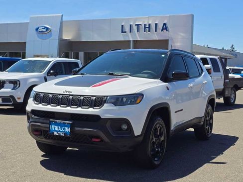 Used 2023 Jeep Compass Trailhawk w/ Trailhawk Convenience Group AWD/4WD image 1