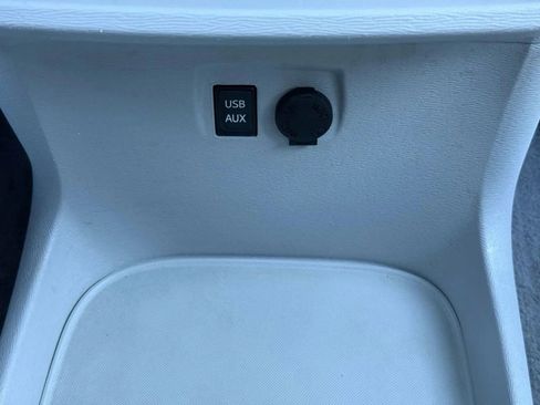 Used 2013 Toyota Sienna LE image 36