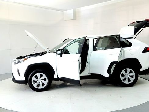 Used 2024 Toyota RAV4 LE AWD/4WD image 10