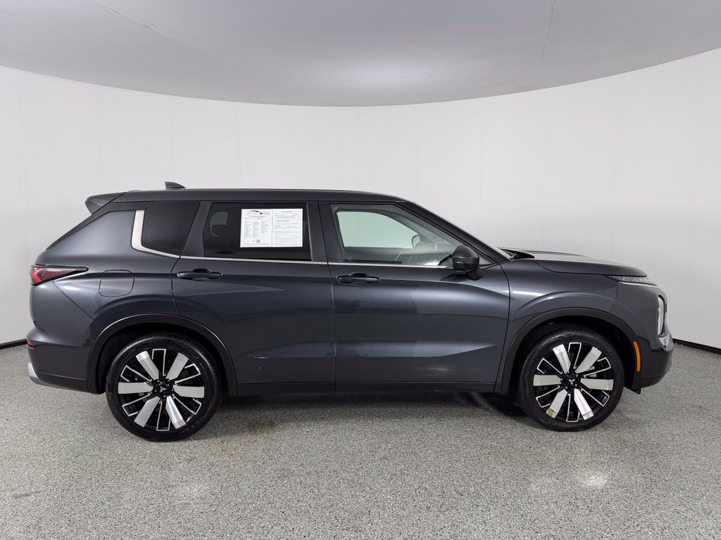 Used 2025 Mitsubishi Outlander SE AWD/4WD image 7