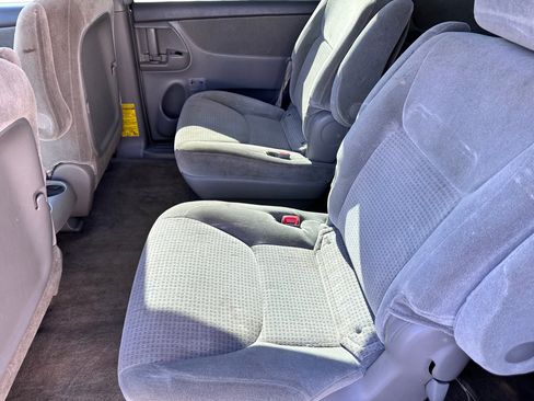 Used 2009 Toyota Sienna CE FWD image 6