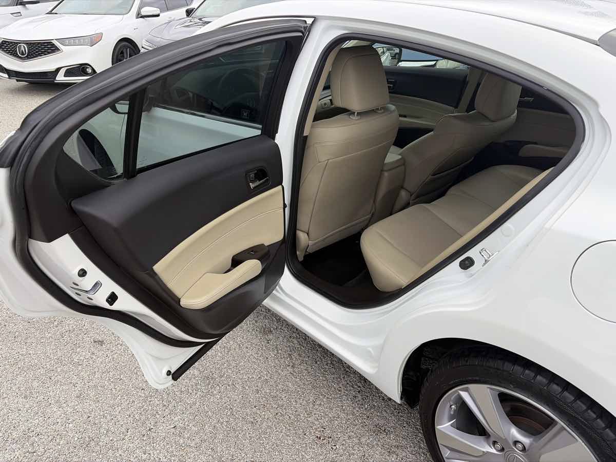 Used 2013 Acura ILX w/ Premium Package FWD image 11