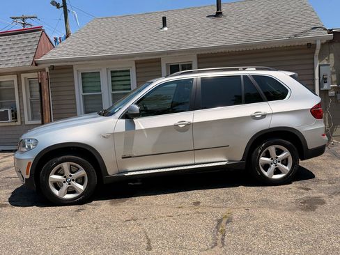Used 2013 BMW X5 xDrive50i w/ Premium Pkg AWD/4WD image 3
