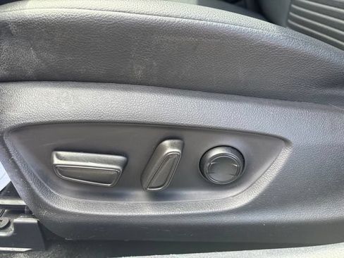 Used 2022 Toyota Camry SE FWD image 17