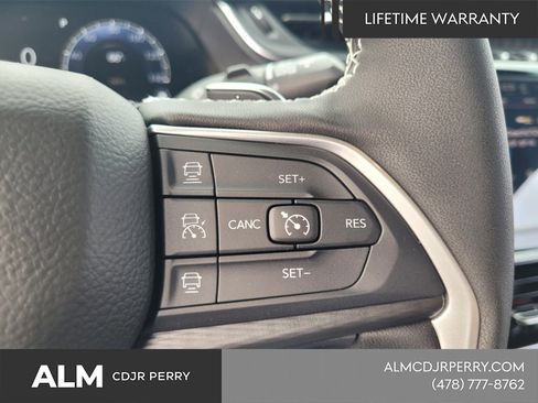 New 2025 Jeep Grand Cherokee Altitude image 23