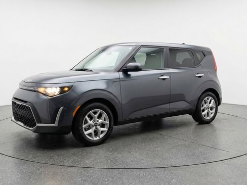 Used 2025 Kia Soul LX w/ LX Technology Package FWD image 3