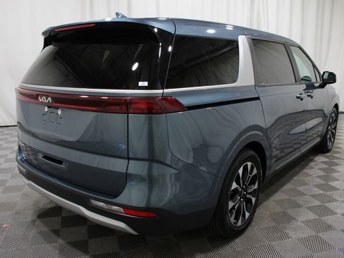 Used 2023 Kia Carnival EX FWD image 25