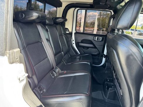 Used 2022 Jeep Gladiator Rubicon w/ LED Lighting Group AWD/4WD image 17