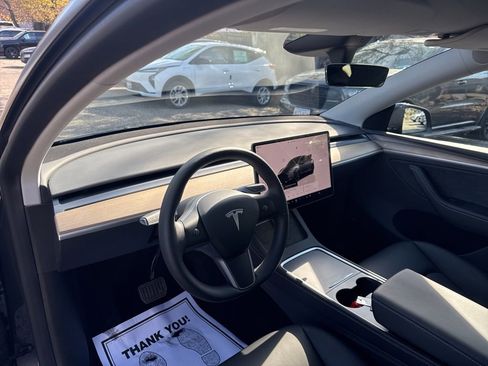 Used 2024 Tesla Model Y Long Range AWD/4WD image 15