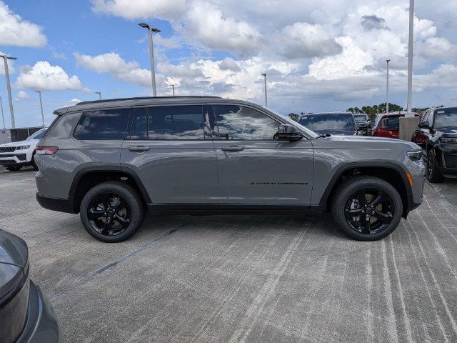 New 2027 Jeep Grand Cherokee Limited w/ Limited Altitude Package RWD image 3