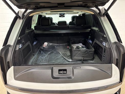 New 2025 Land Rover Range Rover Long Wheelbase SE image 43