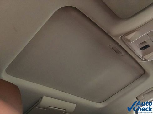 Used 2017 Cadillac Escalade Premium Luxury image 39