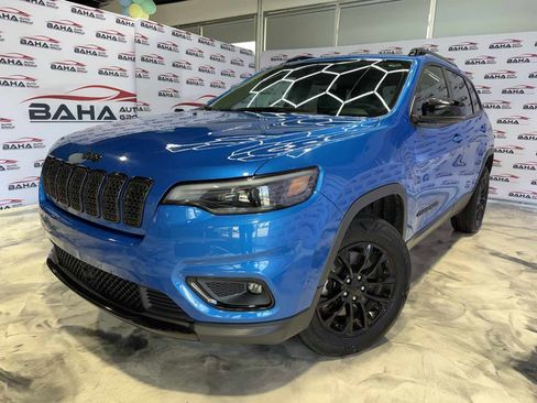 Used 2023 Jeep Cherokee Altitude Lux image 2