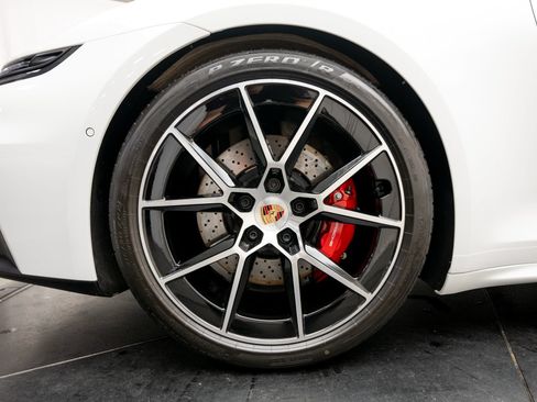 Certified 2026 Porsche 911 Targa 4 GTS AWD/4WD image 43