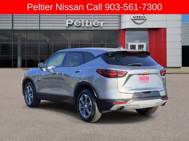 Used 2025 Chevrolet Blazer LT FWD image 4