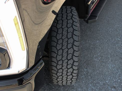 Used 2023 Ford F250 Lariat w/ Black Appearance Package image 46