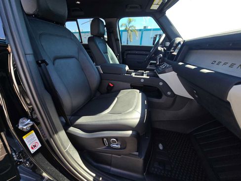 Used 2023 Land Rover Defender 130 SE AWD/4WD image 9