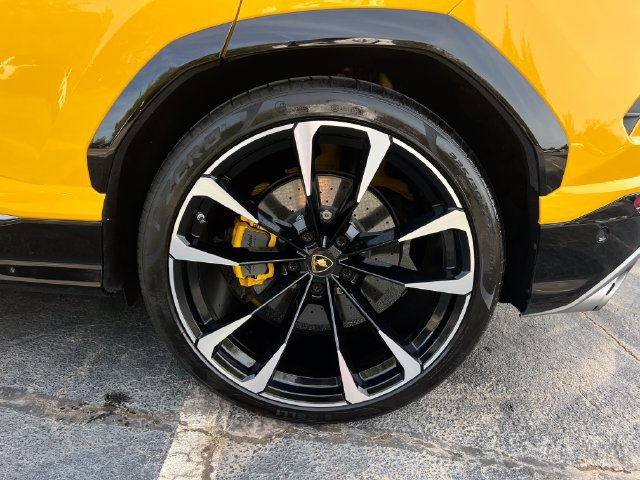 Used 2020 Lamborghini Urus AWD/4WD image 47