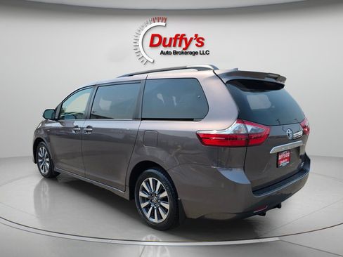 Used 2020 Toyota Sienna XLE Premium AWD/4WD image 22