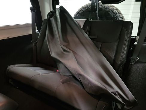 Used 2018 Jeep Wrangler Rubicon w/ Power Convenience Group image 20