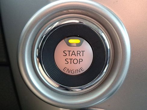 Used 2021 Nissan Titan SV w/ SV Convenience Package image 21