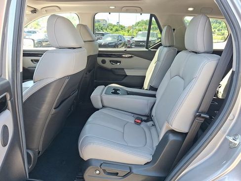 Certified 2025 Honda Pilot Touring image 24
