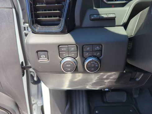 Used 2025 GMC Sierra 2500 AT4 w/ AT4 Premium Plus Package AWD/4WD image 19