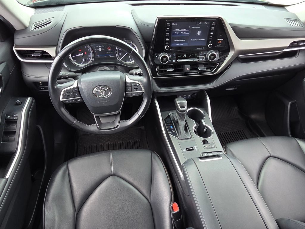 Used 2022 Toyota Highlander XLE FWD image 7