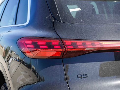 Used 2025 Audi Q5 Premium w/ Convenience Package image 9