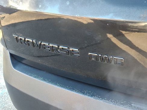 Used 2023 Chevrolet Traverse RS image 38