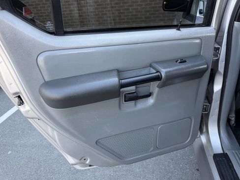 Used 2003 Ford Explorer Sport Trac XLT image 29