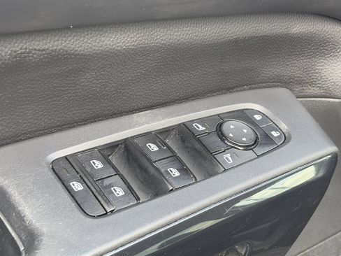 Used 2023 Nissan Pathfinder S FWD image 16