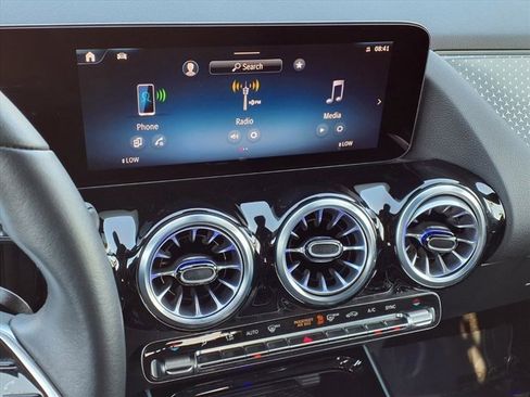 Used 2025 Mercedes-Benz GLA 250 4MATIC image 5