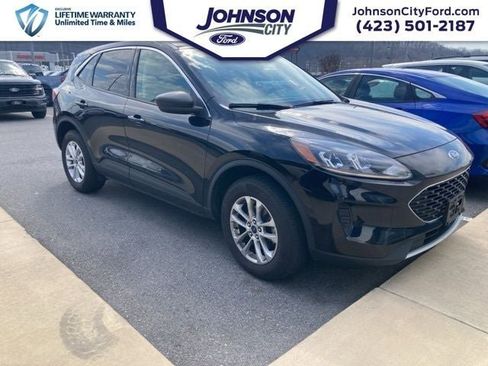 Used 2022 Ford Escape SE w/ Cold Weather Package image 1