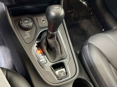 Used 2022 Jeep Cherokee Limited image 16