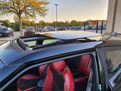 Used 2012 Hyundai Veloster w/ Tech Pkg image 24