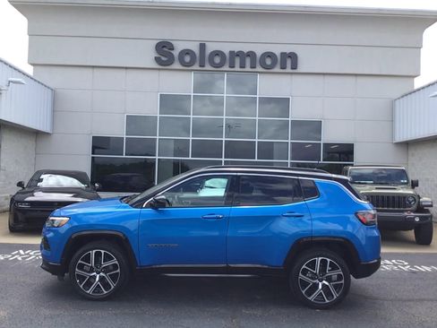 Certified 2025 Jeep Compass Limited w/ Elite Group AWD/4WD image 1