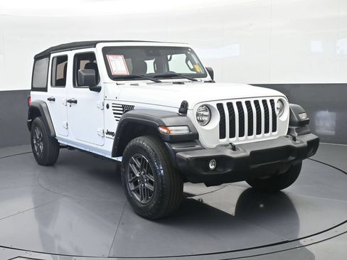Used 2024 Jeep Wrangler Unlimited Sport AWD/4WD image 9