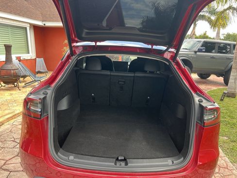 Used 2022 Tesla Model Y Long Range image 9