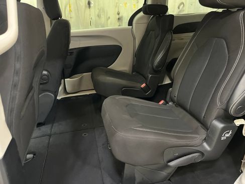 Used 2023 Chrysler Voyager LX FWD image 22
