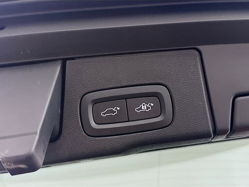 Used 2024 Volvo XC60 B5 Core image 28