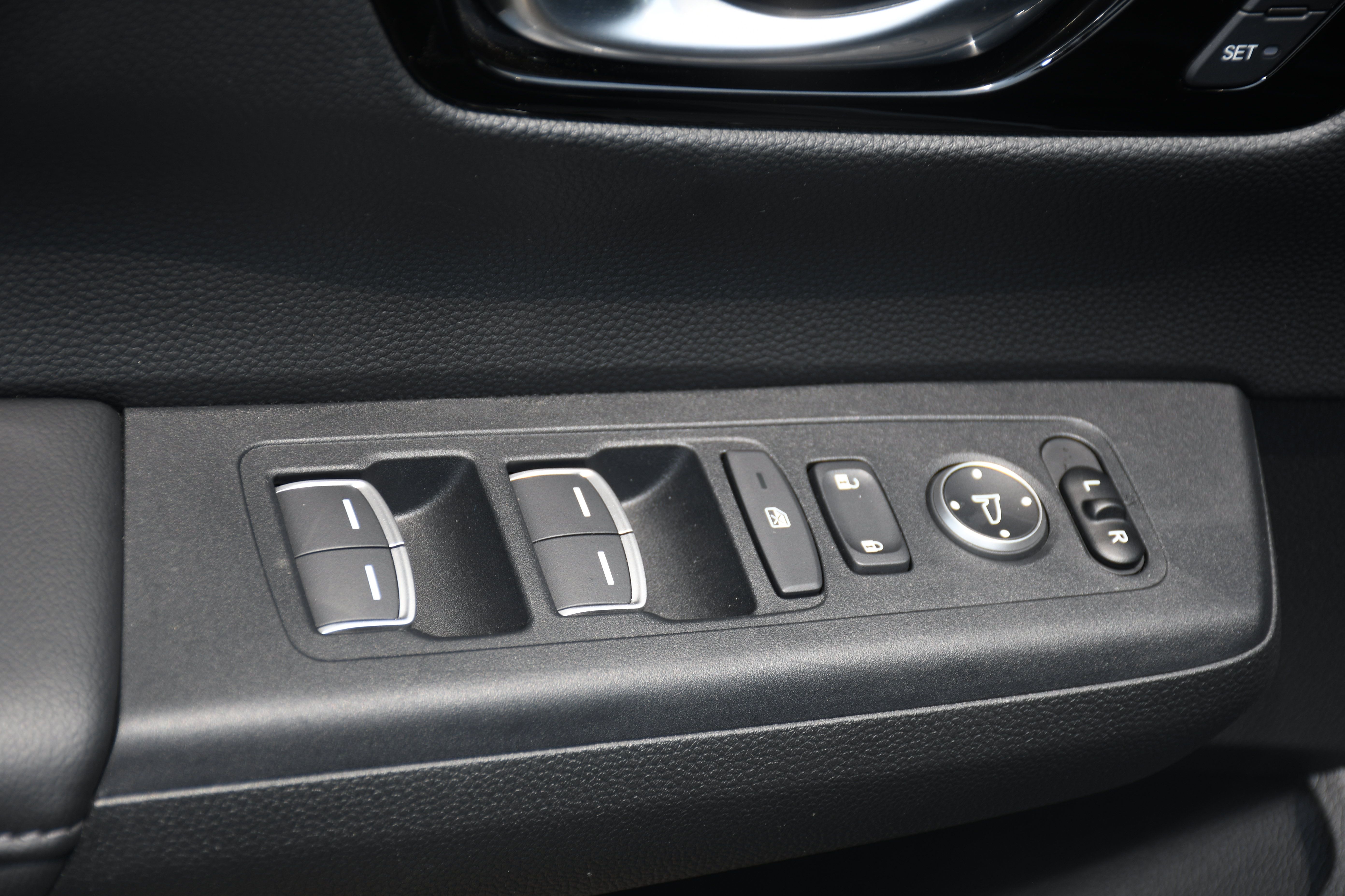 Used 2025 Honda CR-V EX-L image 11