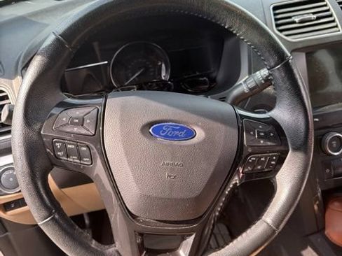 Used 2017 Ford Explorer XLT w/ Equipment Group 202A FWD image 29