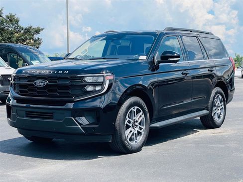 Certified 2025 Ford Expedition Active RWD image 7
