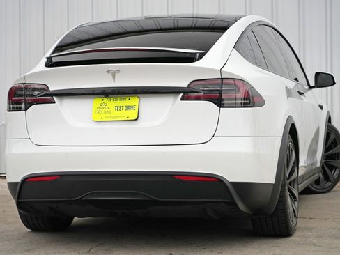Used 2023 Tesla Model X image 5