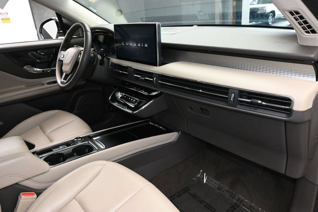 Used 2023 Lincoln Corsair FWD image 47