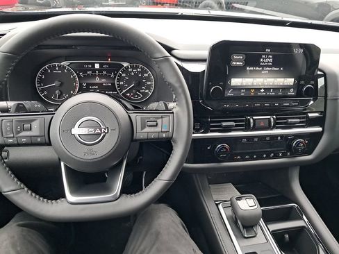 New 2025 Nissan Pathfinder SL w/ SL Premium Package image 13