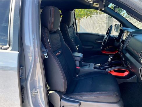 Used 2023 Nissan Frontier PRO-4X w/ Pro Convenience Package image 9