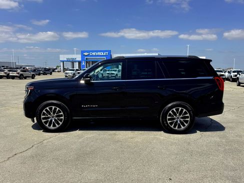 Used 2025 Ford Expedition Platinum AWD/4WD image 10