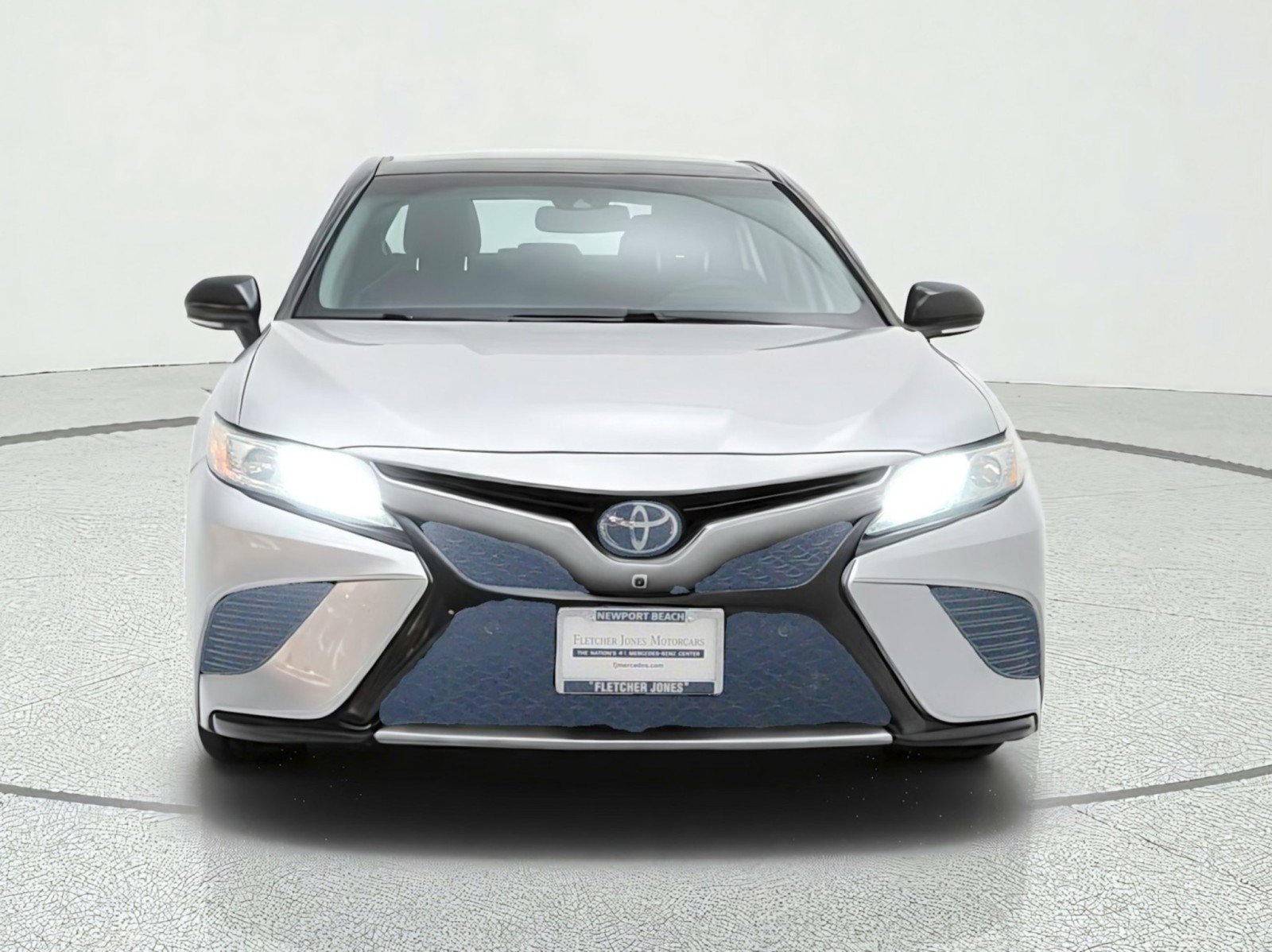 Used 2019 Toyota Camry XSE w/ Driver Assist Package FWD image 2